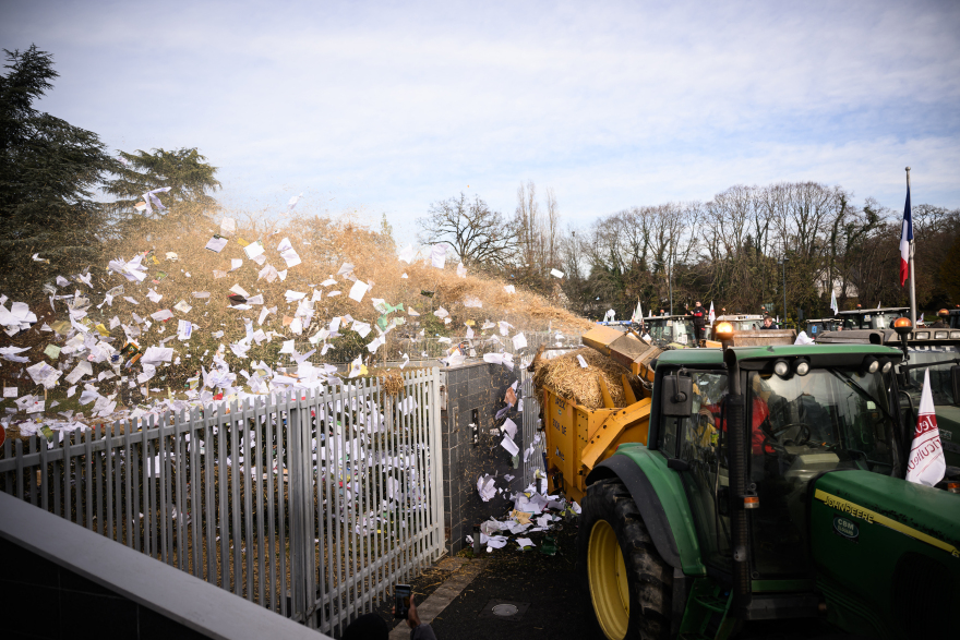 Το κίνημα των τρακτέρ - Γιατί οι αγρότες κατέλαβαν Παρίσι, Βερολίνο και Βρυξέλλες