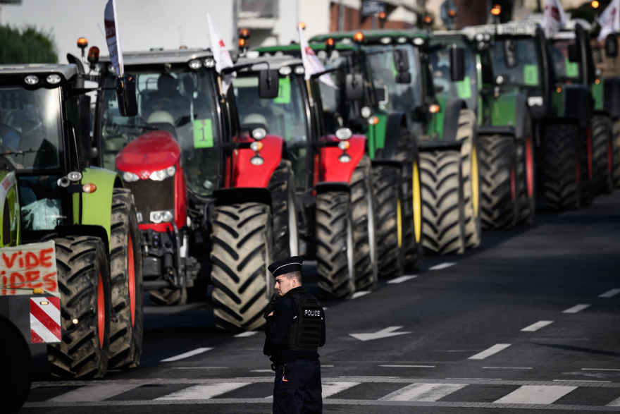 Το κίνημα των τρακτέρ - Γιατί οι αγρότες κατέλαβαν Παρίσι, Βερολίνο και Βρυξέλλες