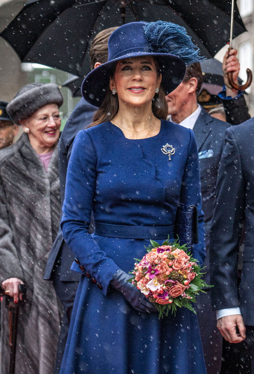 Δανία: Στο Κοινοβούλιο η πρώτη επίσημη εμφάνιση του νέου βασιλικού ζεύγους - Εντυπωσιακή η νέα βασίλισσα Μαίρη