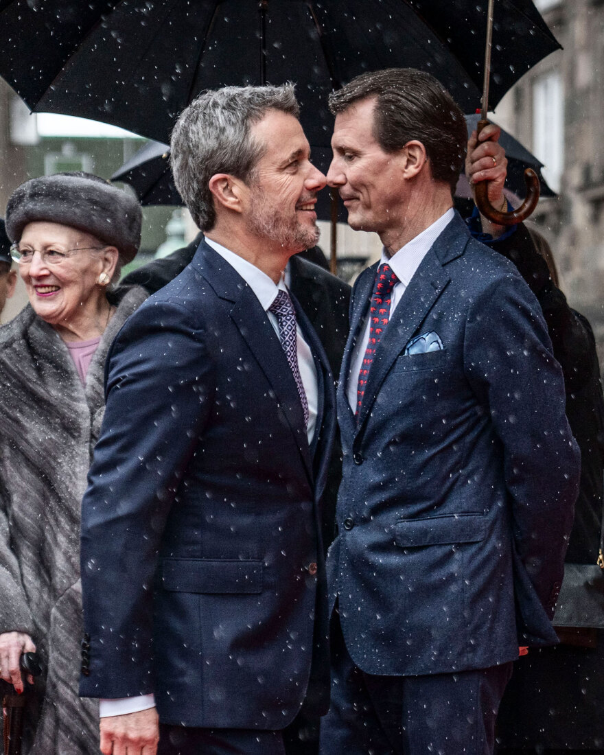 Δανία: Στο Κοινοβούλιο η πρώτη επίσημη εμφάνιση του νέου βασιλικού ζεύγους - Εντυπωσιακή η νέα βασίλισσα Μαίρη