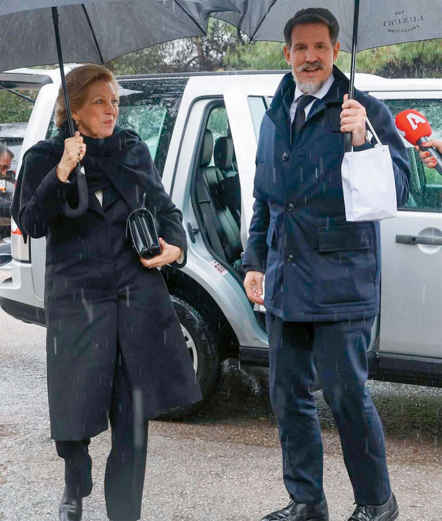 Η οικογένεια του τέως έναν χρόνο μετά: Δεν αγόρασαν ακόμα σπίτι... μένουν στον συμπέθερο