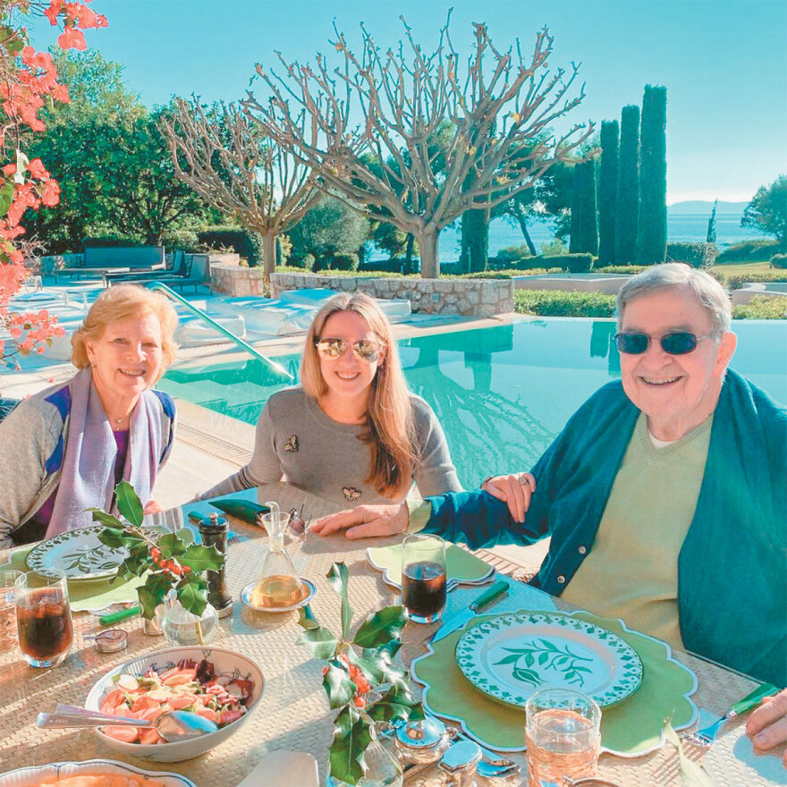 Η οικογένεια του τέως έναν χρόνο μετά: Δεν αγόρασαν ακόμα σπίτι... μένουν στον συμπέθερο