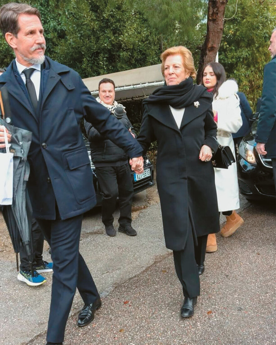 Η οικογένεια του τέως έναν χρόνο μετά: Δεν αγόρασαν ακόμα σπίτι... μένουν στον συμπέθερο