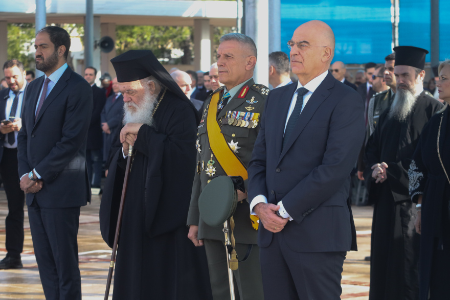 ΓΕΕΘΑ: Το «ευχαριστώ» Δένδια σε Φλώρο για την υπηρεσία του στη χώρα και η τιμητική πλακέτα  