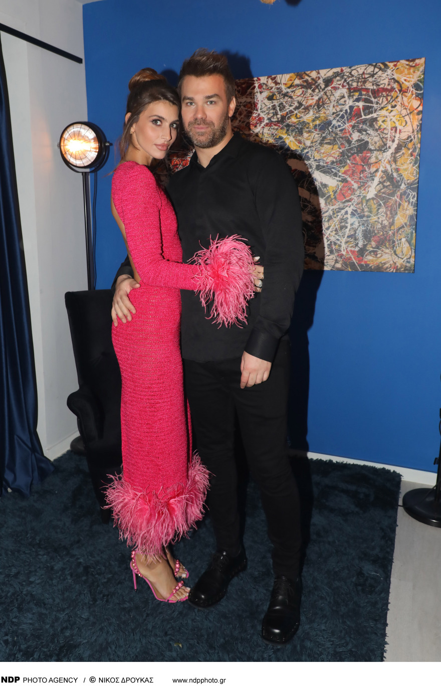 Γιώργος Σαμπάνης: Φωτογραφήθηκε αγκαλιά με την Ιωάννα Σαρρή στην απονομή του πολυπλατινένιου του δίσκου 