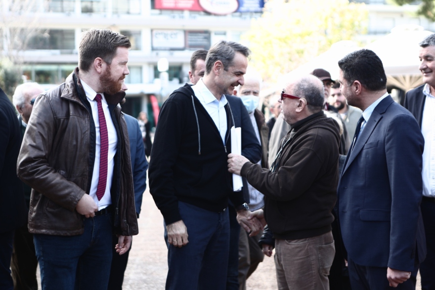 Εξωδικαστικός: Ηλικιωμένος δείχνει στον Μητσοτάκη πώς έσωσε το σπίτι του - Στα 4 δισ. έφτασαν οι ρυθμίσεις