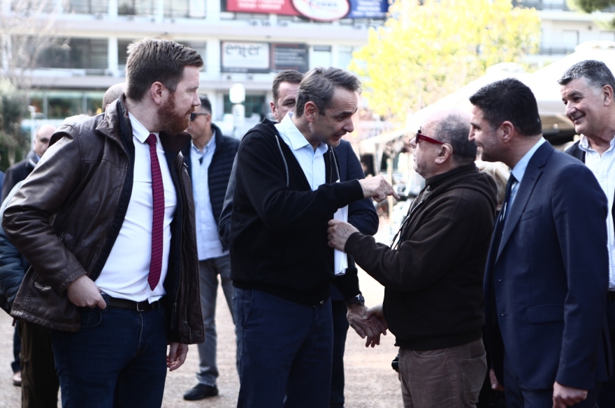 Εξωδικαστικός: Ηλικιωμένος δείχνει στον Μητσοτάκη πώς έσωσε το σπίτι του - Στα 4 δισ. έφτασαν οι ρυθμίσεις