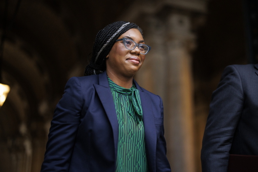 Βρετανία: Η Νιγηριανής καταγωγής Κέμι Μπάντενοχ πιθανή διάδοχος του Ρίσι Σούνακ στην ηγεσία των Συντηρητικών