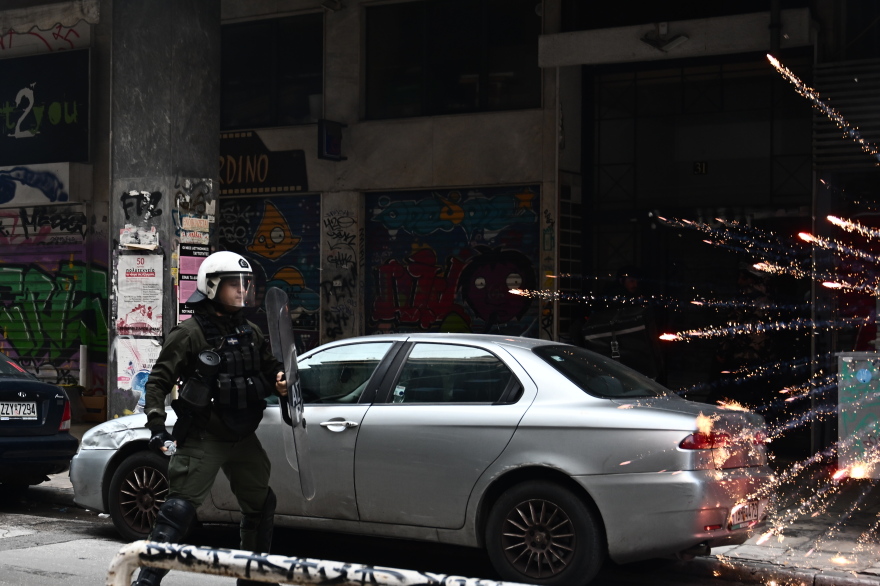 Έπεσαν μολότοφ στην Πατησίων μετά το πανεκπαιδευτικό συλλαλητήριο