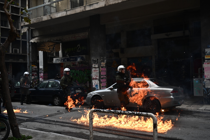 Έπεσαν μολότοφ στην Πατησίων μετά το πανεκπαιδευτικό συλλαλητήριο