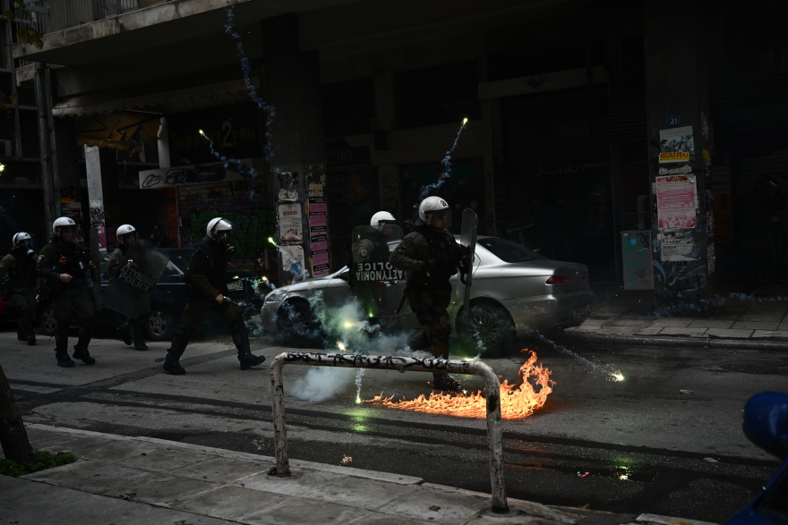 Έπεσαν μολότοφ στην Πατησίων μετά το πανεκπαιδευτικό συλλαλητήριο