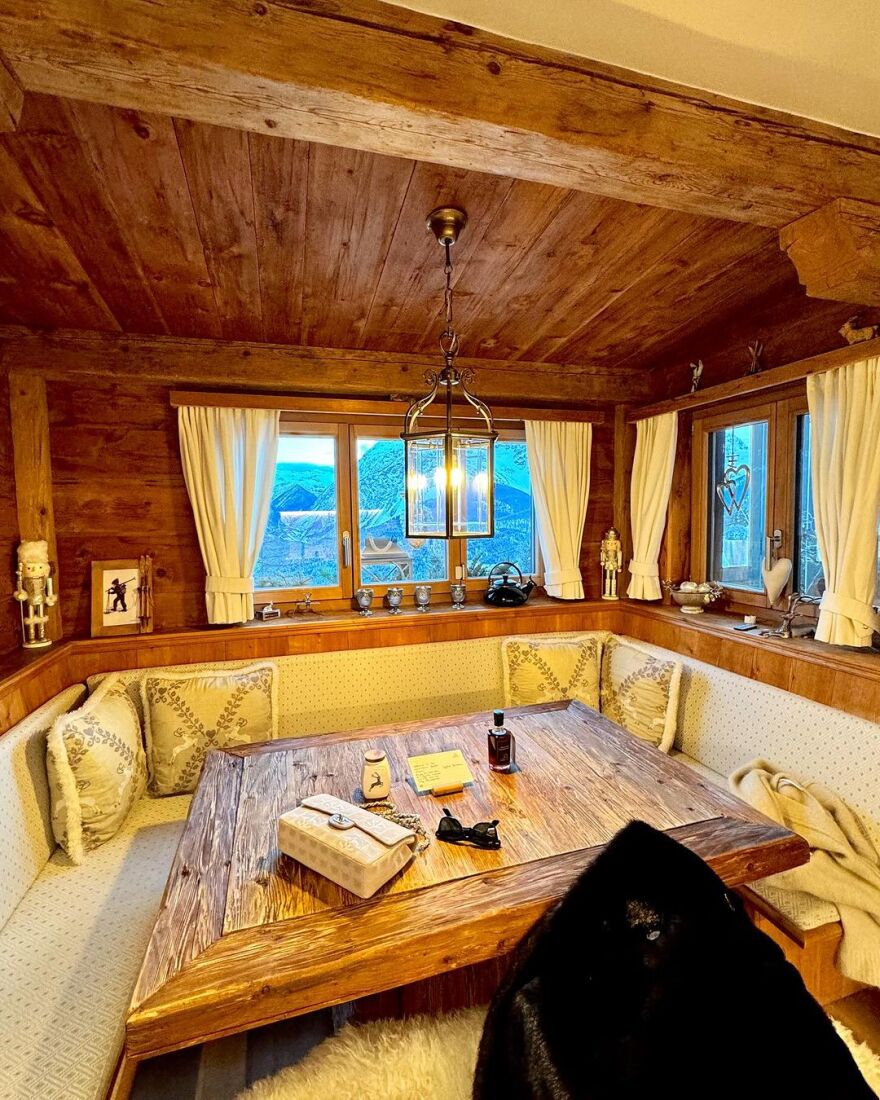 Ηλιάνα Παπαγεωργίου: Έφερε το… καλοκαίρι στις Άλπεις και ποζάρει με μπικίνι στα χιόνια