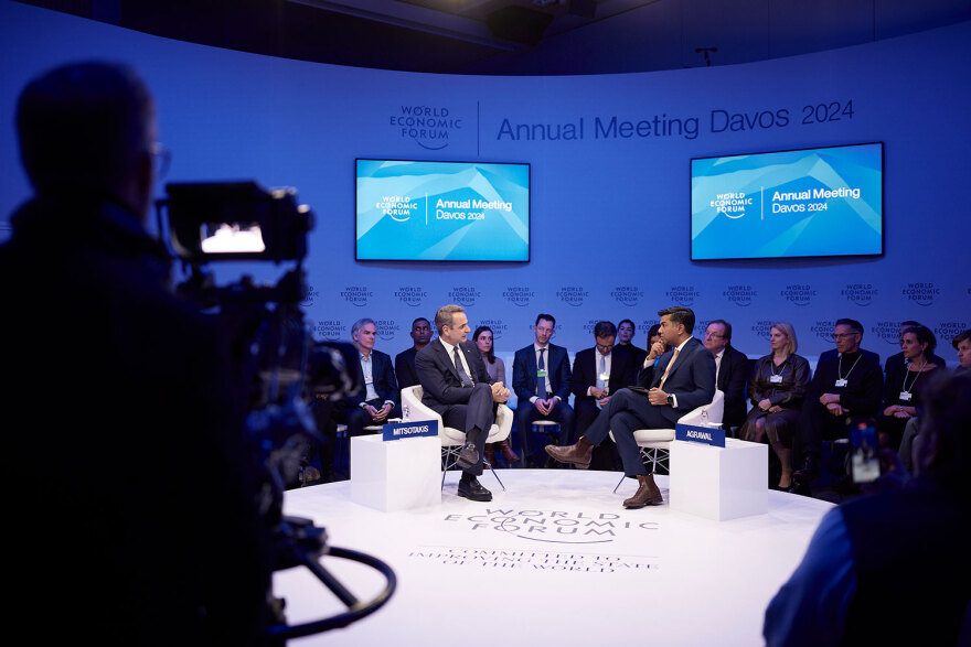 Μητσοτάκης από Νταβός: Πώς απάντησε για τυχόν επανεκλογή Τραμπ - Η ατάκα που έκανε το κοινό να γελάσει