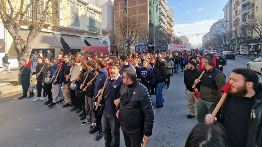 Θεσσαλονίκη: Επεισόδια με μολότοφ και δακρυγόνα μετά την πορεία κατά των μη κρατικών πανεπιστημίων