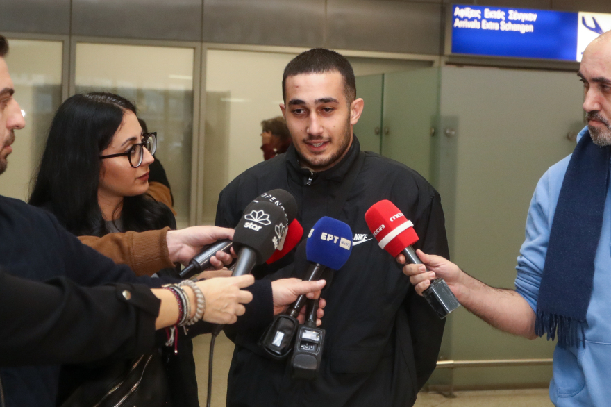 Επέστρεψε στην Ελλάδα ο 19χρονος ναυτικός του τάνκερ St Nicholas που είχαν καταλάβει οι Ιρανοί - Δείτε φωτογραφίες