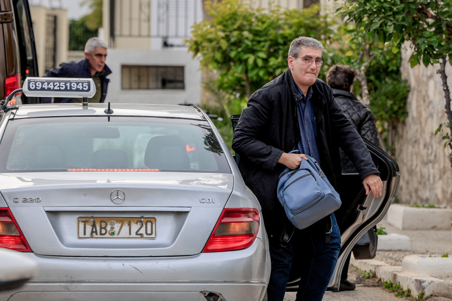 ΣΥΡΙΖΑ: Σαν σ' εκδρομή οι βουλευτές στις Σπέτσες για τη συνεδρίαση της ΚΟ - Δείτε 20 χαρακτηριστικά στιγμιότυπα