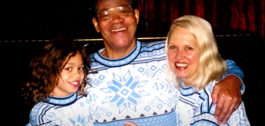 Αμερικανίδα σκότωσε τη μάνα της και την έκρυψε σε βαλίτσα για να της πάρει $1,5 εκατ. - Το μίσος της γεννήθηκε στη Σαντορίνη