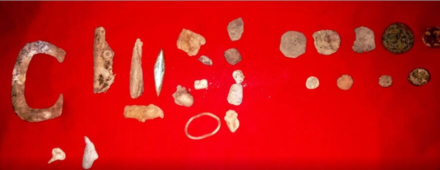 Έκανε παράνομη ανασκαφή στον αρχαιολογικό χώρο των Φιλίππων - Δείτε φωτογραφίες