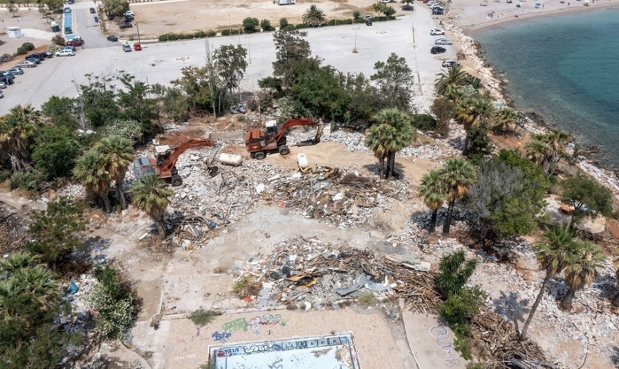 Δήμος Γλυφάδας: Γκρεμίστηκαν οι εγκαταστάσεις του πρώην Cataralla – Δείτε φωτογραφίες