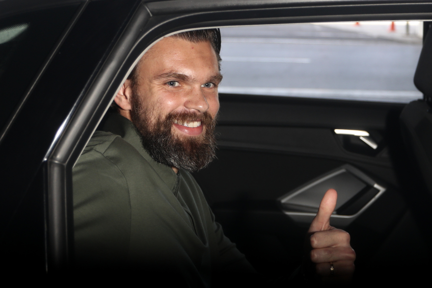 Έφτασε στην Ελλάδα ο Ντραγκόφσκι: «Θέλω τίτλους με τον Παναθηναϊκό, μέτρησε η παρουσία Τερίμ» - Βίντεο 