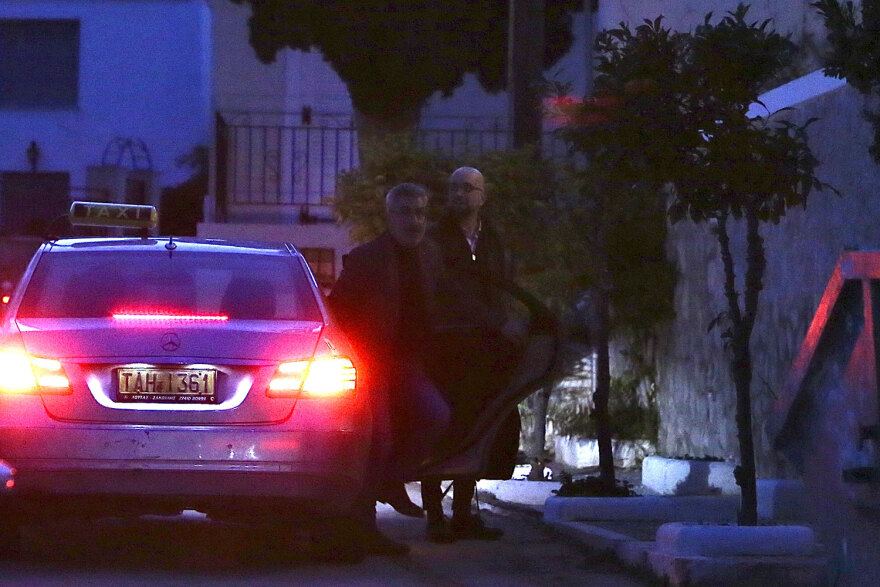 ΣΥΡΙΖΑ: Ροτόντες, τζάκι, powerpoint και vegan μπουφές στις Σπέτσες - Τι έγινε στη συνεδρίαση της ΚΟ στο σπίτι Κασσελάκη