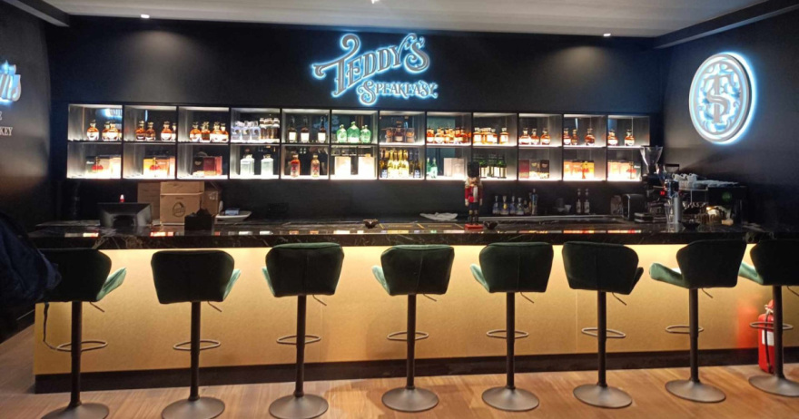 Το κλειστό γήπεδο μπάσκετ του ΟΑΚΑ μεταμορφώνεται: Το vip lounge, το cigar room και το μπαρ με τα premium ποτά