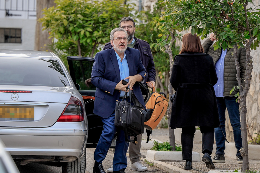 ΣΥΡΙΖΑ: Ροτόντες, τζάκι, powerpoint και vegan μπουφές στις Σπέτσες - Τι έγινε στη συνεδρίαση της ΚΟ στο σπίτι Κασσελάκη