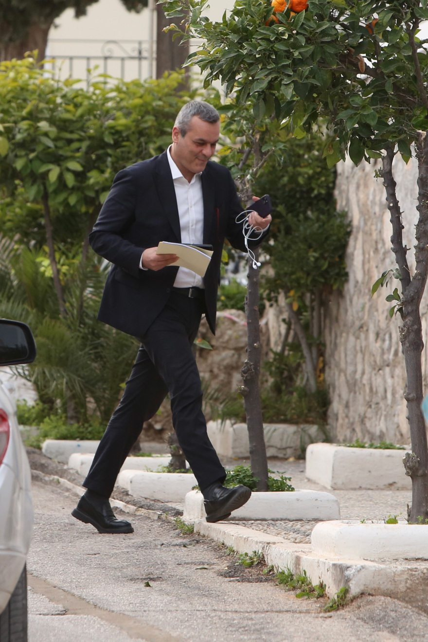 ΣΥΡΙΖΑ: Ροτόντες, τζάκι, powerpoint και vegan μπουφές στις Σπέτσες - Τι έγινε στη συνεδρίαση της ΚΟ στο σπίτι Κασσελάκη