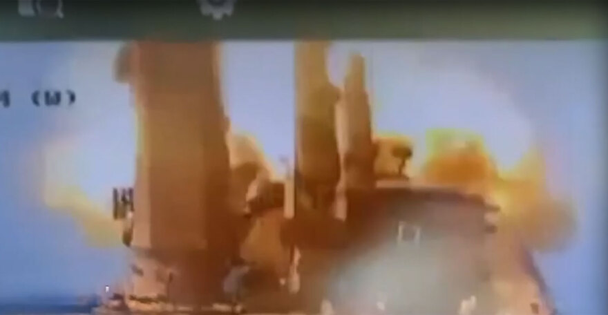 Δείτε βίντεο: Η στιγμή που οι Χούτι χτυπούν ελληνόκτητο τάνκερ στην Ερυθρά Θάλασσα