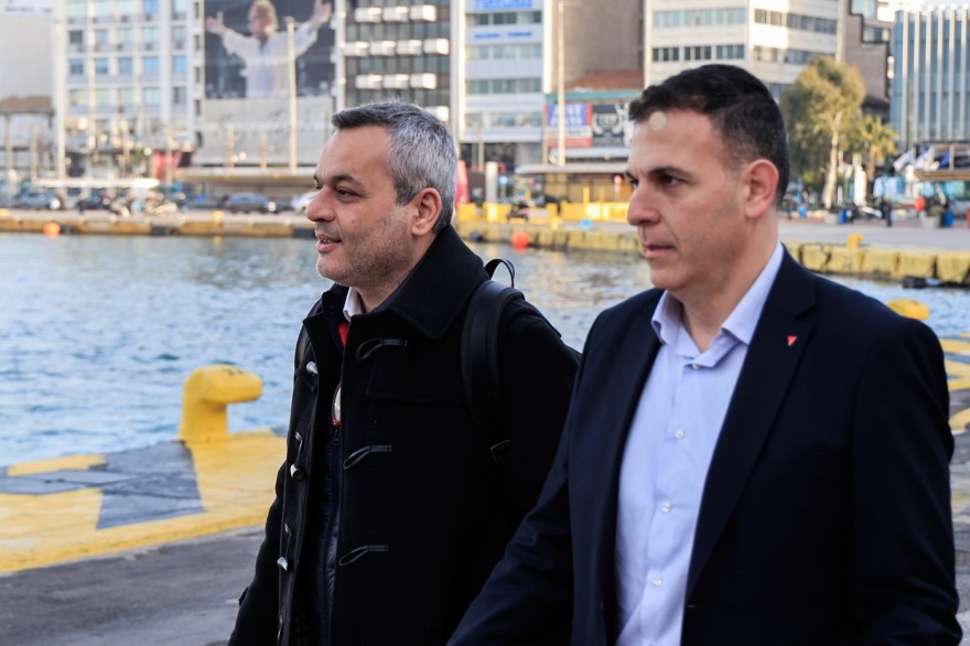 Επεισοδιακά ξεκινά η συνεδρίαση των Σπετσών: Το σκηνικό Ακρίτα - Καρανίκα και οι επιθέσεις στα social media