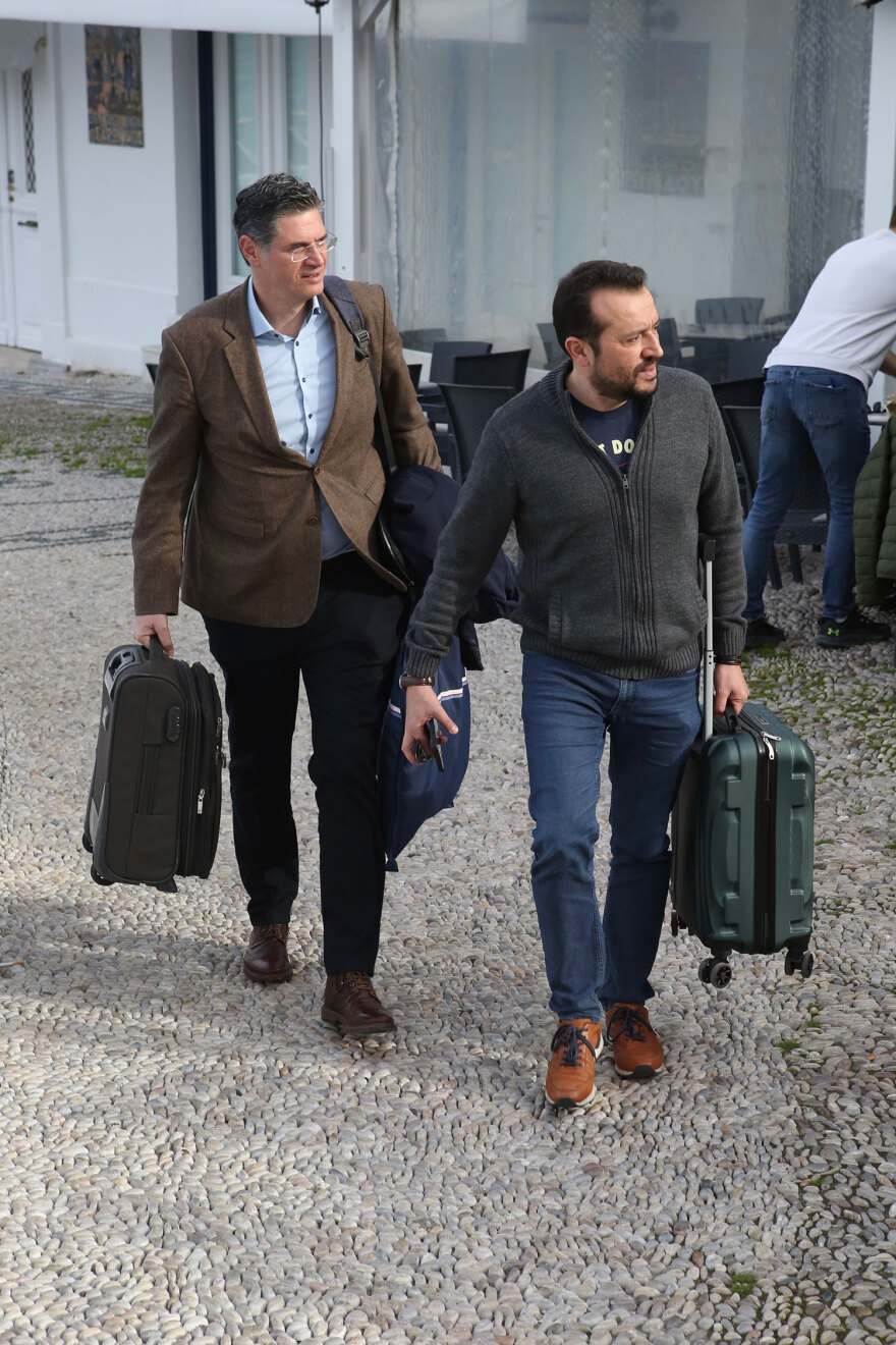 ΣΥΡΙΖΑ: Σαν σ' εκδρομή οι βουλευτές στις Σπέτσες για τη συνεδρίαση της ΚΟ - Δείτε 20 χαρακτηριστικά στιγμιότυπα