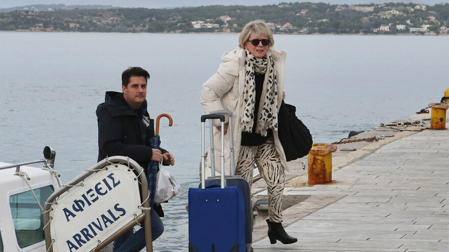 Τα μυστικά των Σπετσών: Τα αναμνηστικά δώρα στους βουλευτές του ΣΥΡΙΖΑ και τα... μαθήματα social media