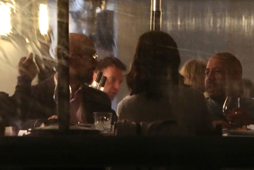 Παραπλάνηση Κασσελάκη στις Σπέτσες: Πήγε κρυφά στο εστιατόριο, έκαναν το γύρο του τετραγώνου βουλευτές, για να κρυφτούν από τις κάμερες