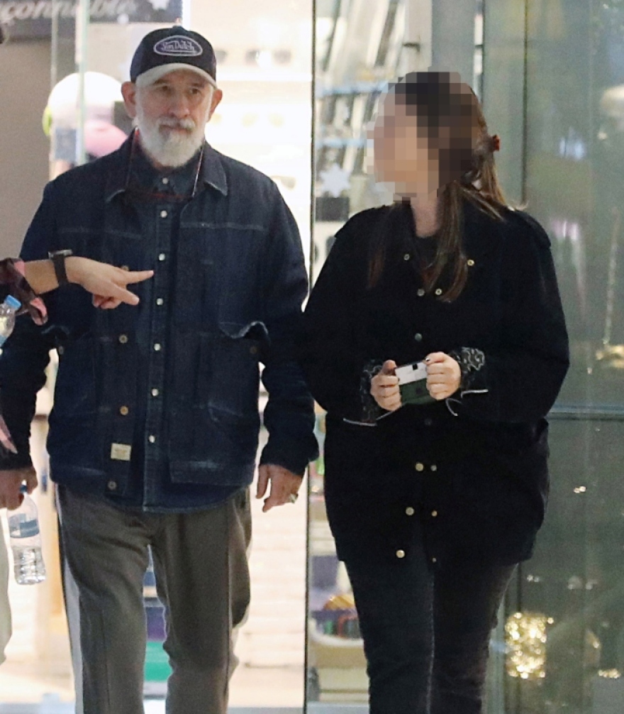 ﻿Πέτρος Φιλιππίδης: Εργάζεται στον ιδιωτικό τομέα όπως και η σύζυγός του, λέει ο δικηγόρος του