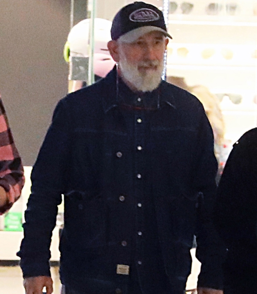 ﻿Πέτρος Φιλιππίδης: Εργάζεται στον ιδιωτικό τομέα όπως και η σύζυγός του, λέει ο δικηγόρος του