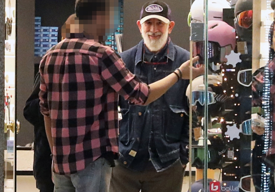 ﻿Πέτρος Φιλιππίδης: Εργάζεται στον ιδιωτικό τομέα όπως και η σύζυγός του, λέει ο δικηγόρος του