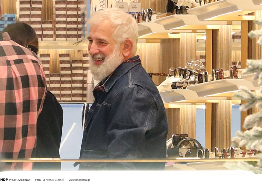 ﻿Πέτρος Φιλιππίδης: Εργάζεται στον ιδιωτικό τομέα όπως και η σύζυγός του, λέει ο δικηγόρος του