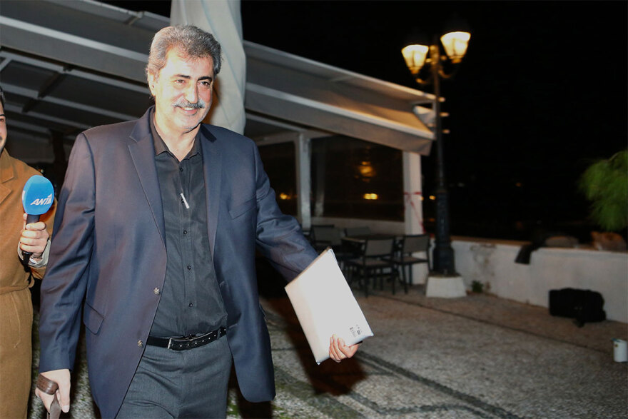 Τα μυστικά των Σπετσών: Τα αναμνηστικά δώρα στους βουλευτές του ΣΥΡΙΖΑ και τα... μαθήματα social media