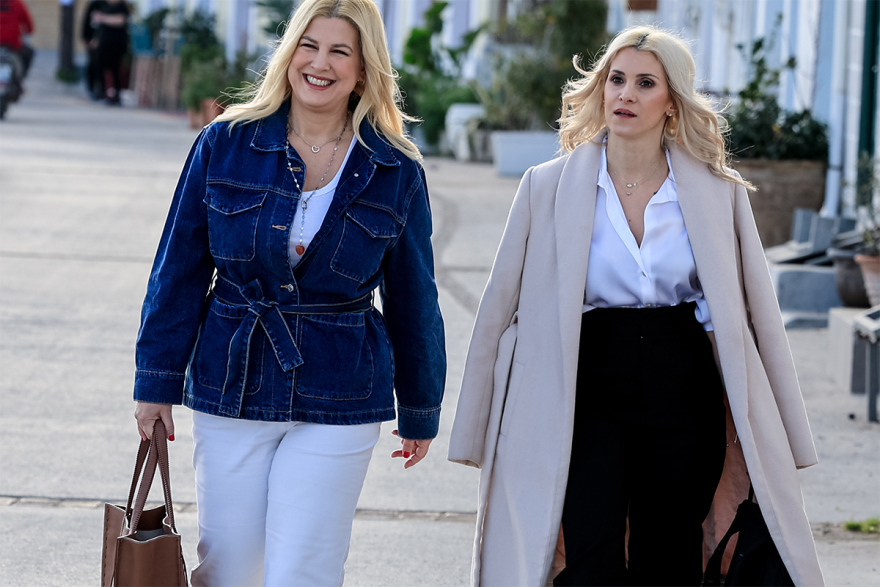 Τα μυστικά των Σπετσών: Τα αναμνηστικά δώρα στους βουλευτές του ΣΥΡΙΖΑ και τα... μαθήματα social media