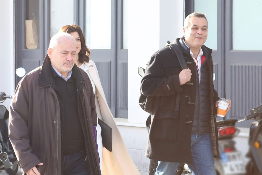 Τα μυστικά των Σπετσών: Τα αναμνηστικά δώρα στους βουλευτές του ΣΥΡΙΖΑ και τα... μαθήματα social media