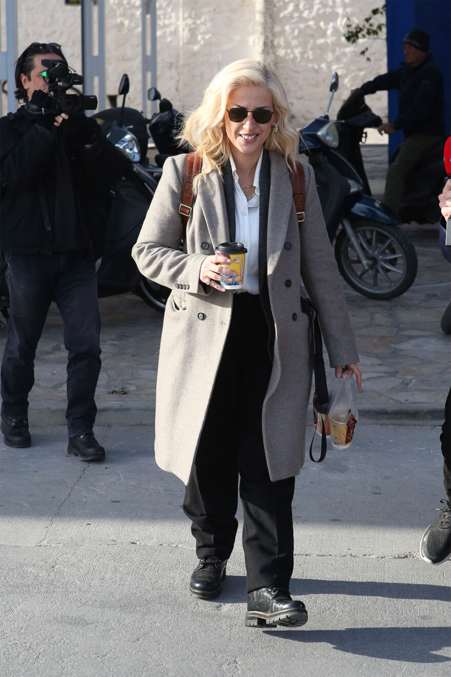 Τα μυστικά των Σπετσών: Τα αναμνηστικά δώρα στους βουλευτές του ΣΥΡΙΖΑ και τα... μαθήματα social media