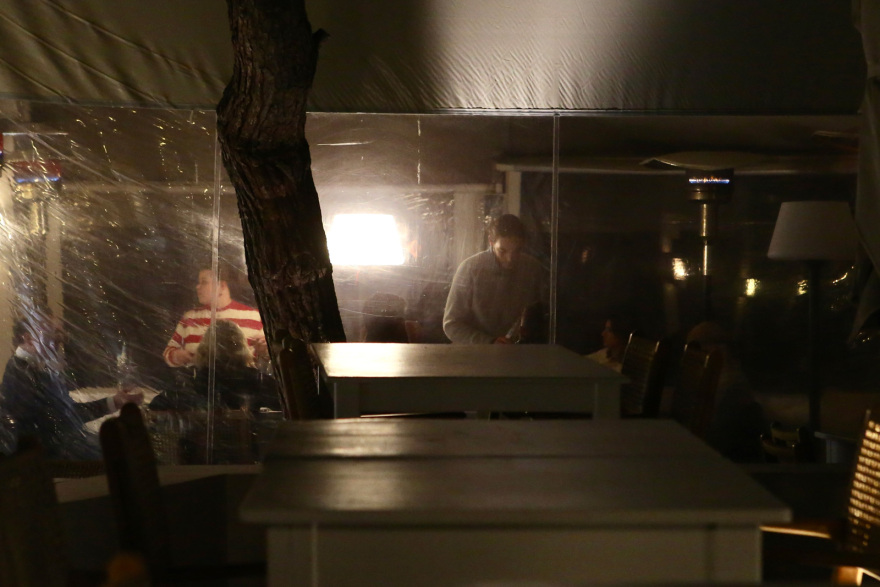 Παραπλάνηση Κασσελάκη στις Σπέτσες: Πήγε κρυφά στο εστιατόριο, έκαναν το γύρο του τετραγώνου βουλευτές, για να κρυφτούν από τις κάμερες