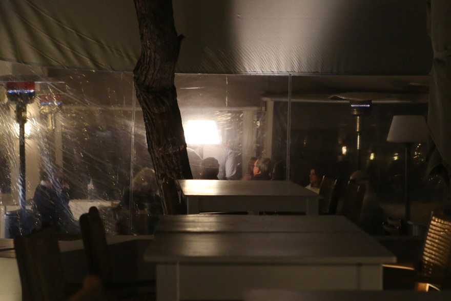 Παραπλάνηση Κασσελάκη στις Σπέτσες: Πήγε κρυφά στο εστιατόριο, έκαναν το γύρο του τετραγώνου βουλευτές, για να κρυφτούν από τις κάμερες