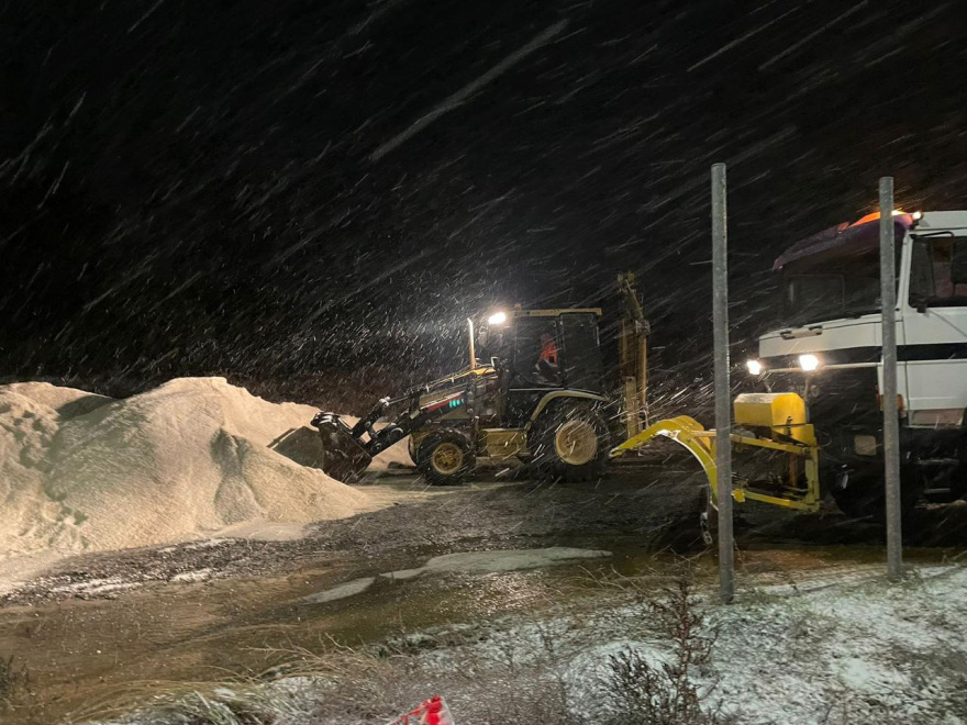 Καιρός: Χιόνια στη βόρεια Ελλάδα, τσουχτερό κρύο στη νότια - Απαγορευτικό απόπλου στα λιμάνια λόγω 9 μποφόρ
