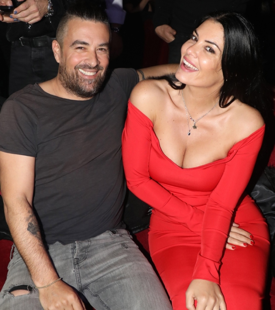 Μαρία Κορινθίου: Η κατακόκκινη εμφάνισή της στα μπουζούκια - Δείτε τις φωτογραφίες