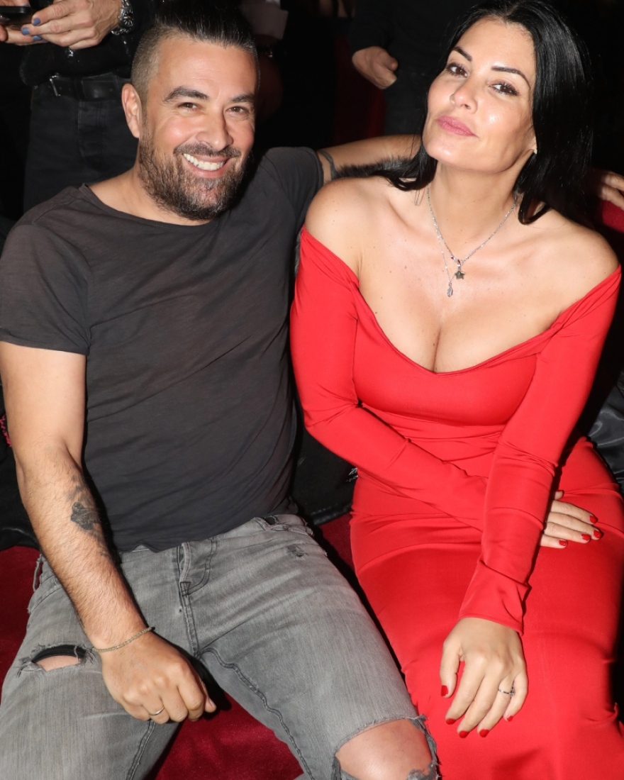 Μαρία Κορινθίου: Η κατακόκκινη εμφάνισή της στα μπουζούκια - Δείτε τις φωτογραφίες