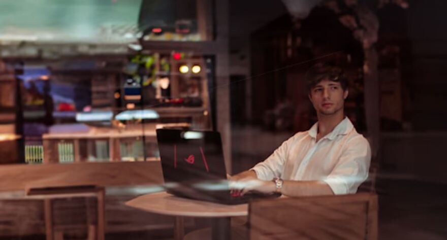 Αυτοδημιούργητος εκατομμυριούχος αποκαλύπτει τα 4 μυστικά που τον έκαναν πλούσιο