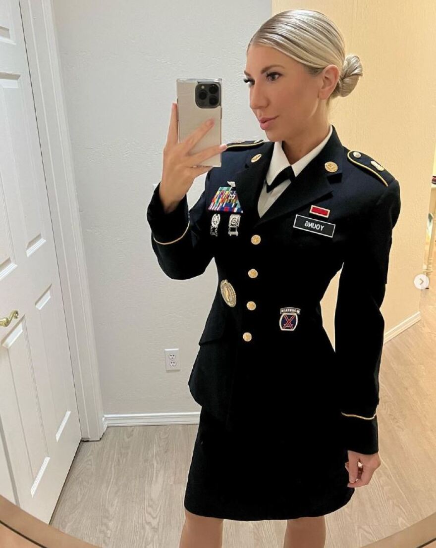 ΗΠΑ: Στρατιωτίνα, influencer και μητέρα 12χρονης έβαλε τέλος στη ζωή της - Είχε αυτοκτονήσει και ο αδερφός της