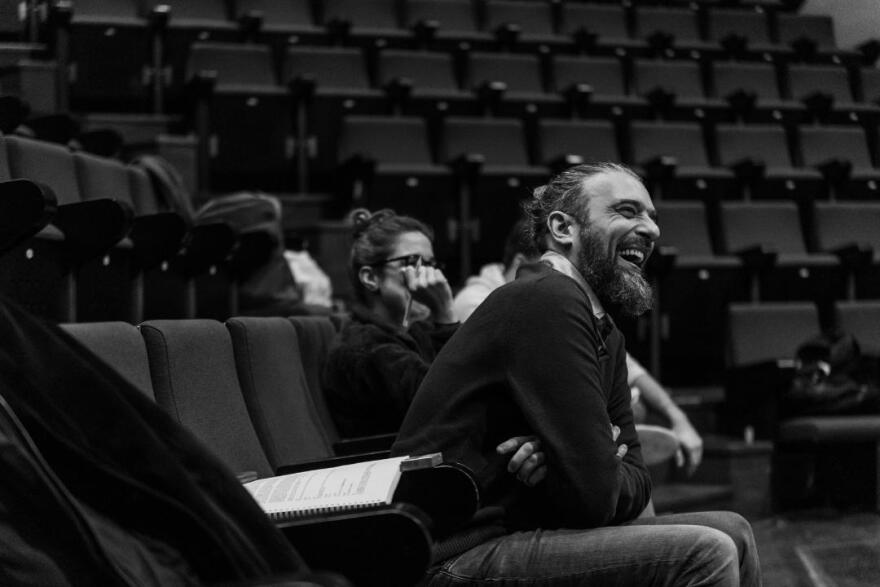 Σωτήρης Τσαφούλιας: Θεατρική επιστροφή στο Ίδρυμα Μιχάλης Κακογιάννης - Οι πρώτες φωτογραφίες από τη νέα του παράσταση