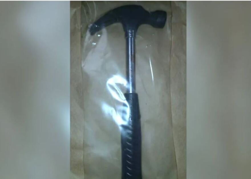 Βρετανίδα παρίστανε για χρόνια το θύμα trafficking και βιασμών - Αυτοτραυματίστηκε με σφυρί για να... πείσει